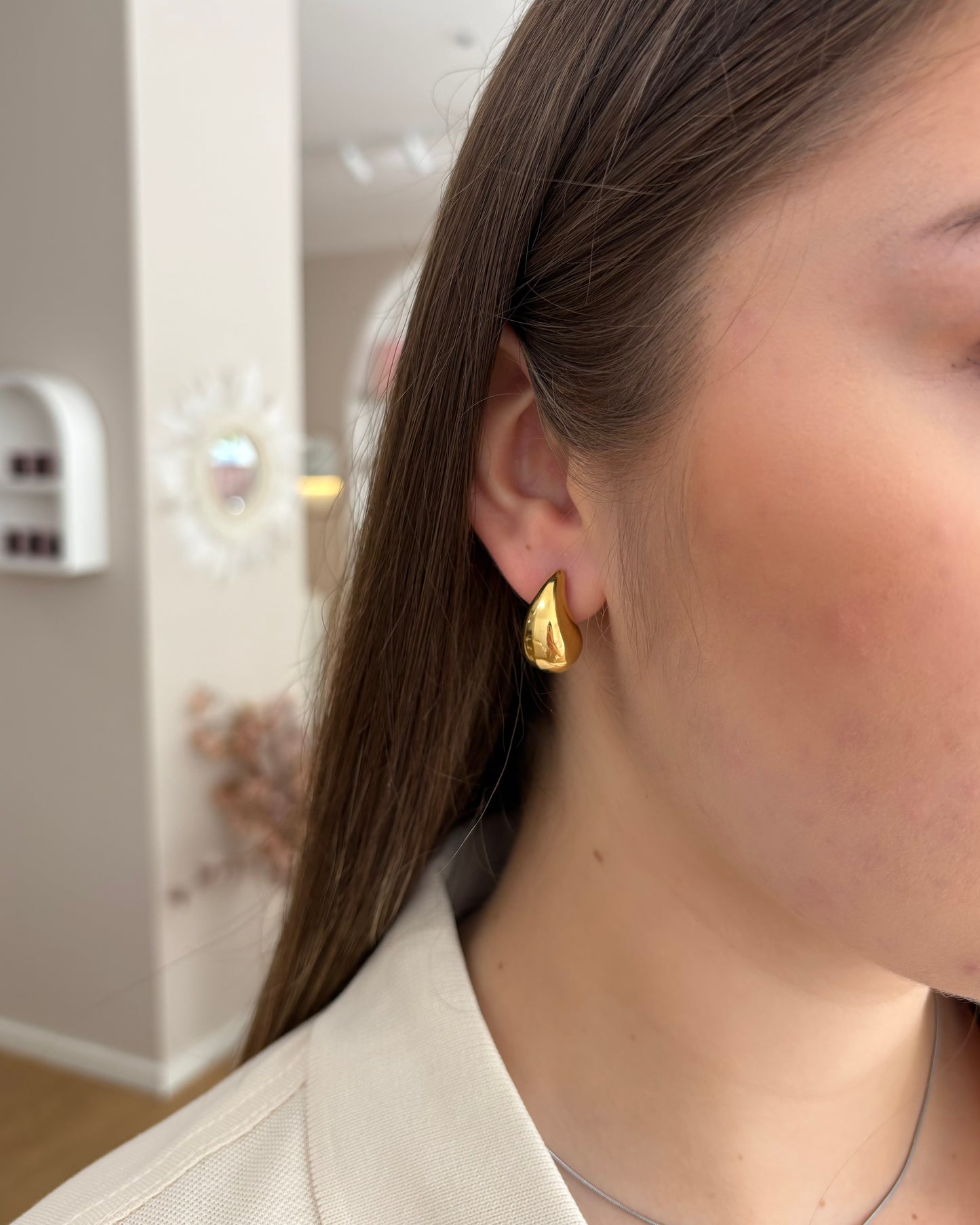 Goldene Tropfen Ohrstecker – Klein (21 mm)