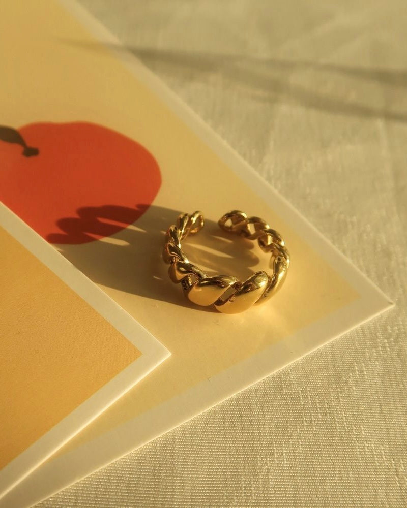 Croissant Ring Gold