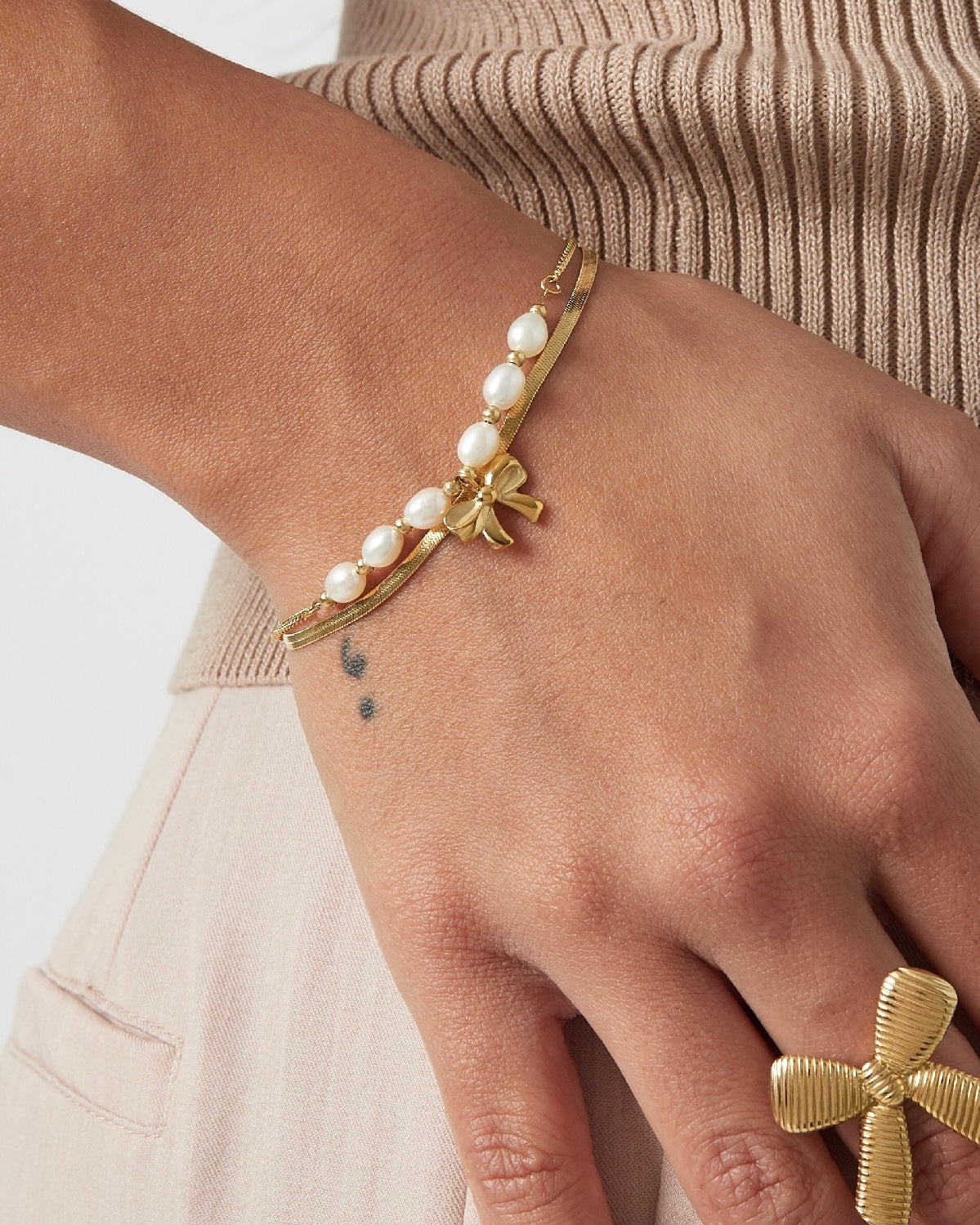 Schleife mit Perlen Armband zwei