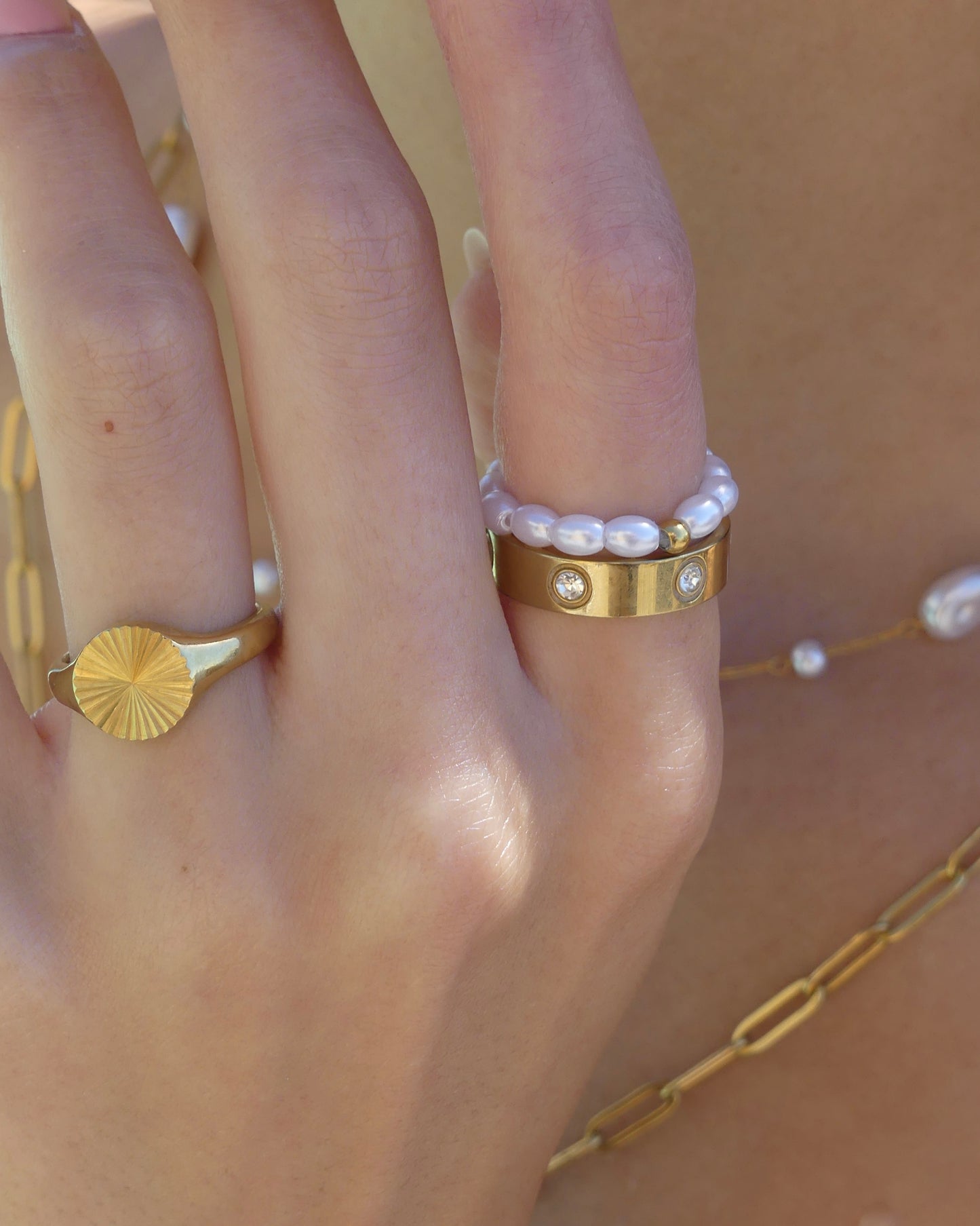 Speziell Ring -Gold mit Steinen