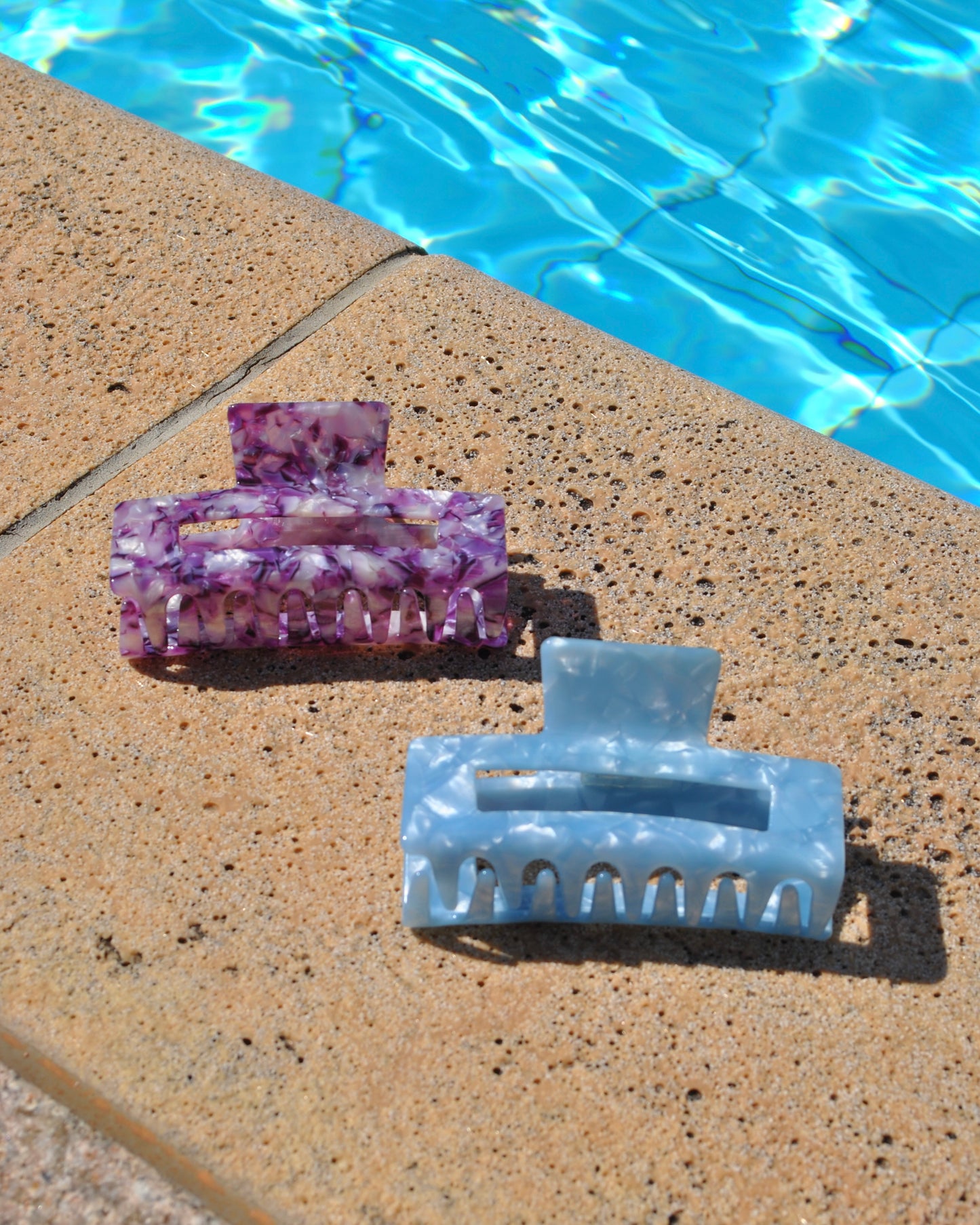 medium hair clip blue