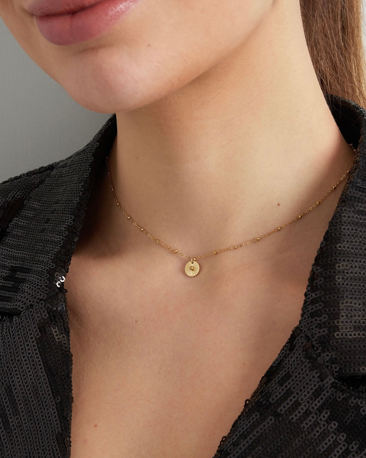 Halskette mit runder Münze