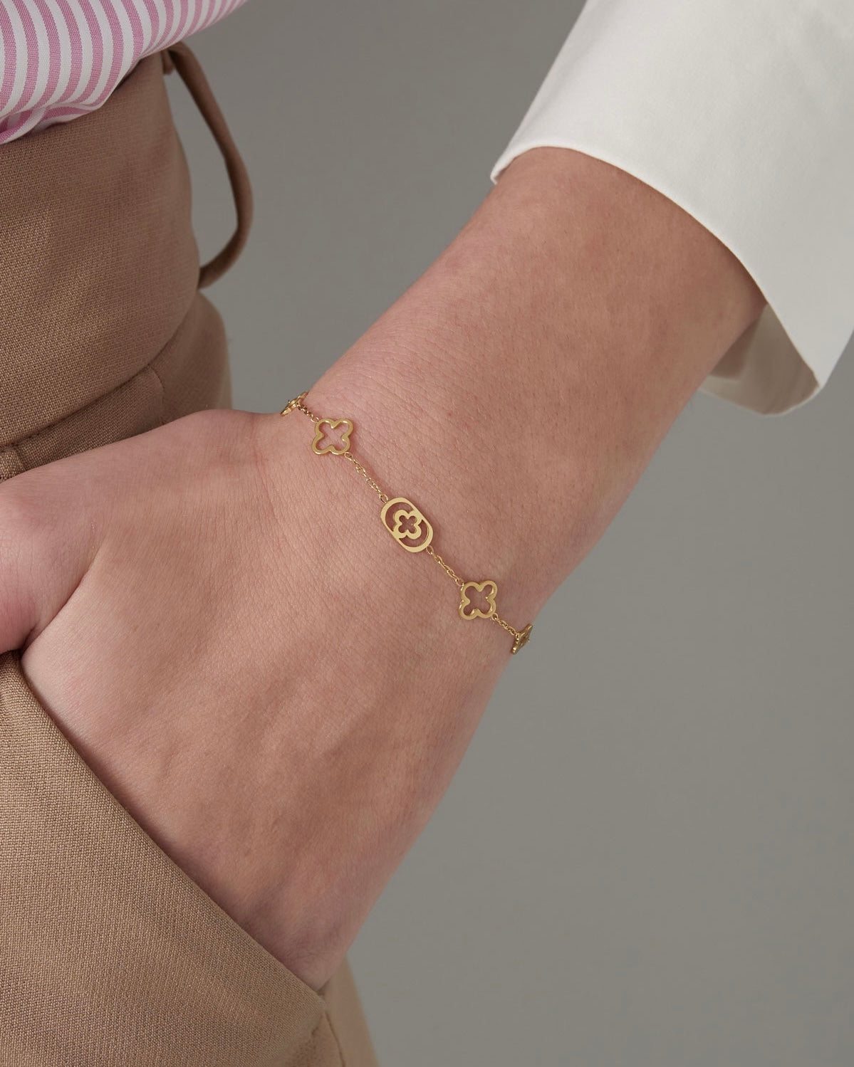 Klassisches Armband mit Kleeblätter