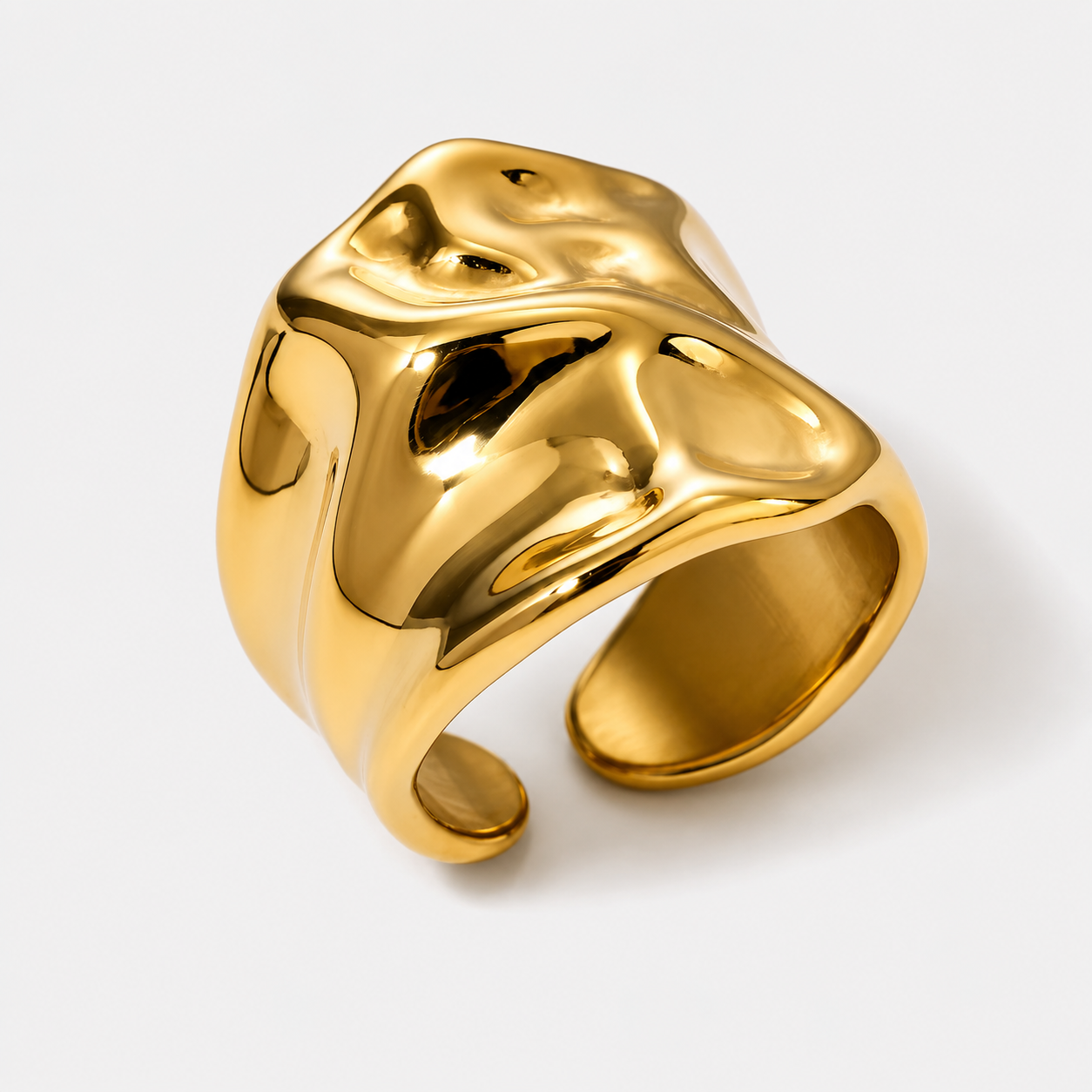 Bold structure Ring