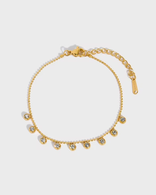 Armband mit vielen Steinen