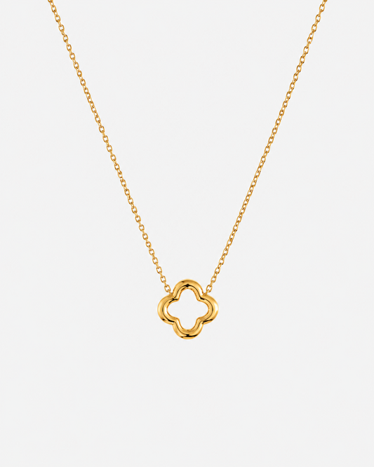 Goldene Halskette aus Edelstahl mit Kleeblatt-Anhänger auf hellem Hintergrund.