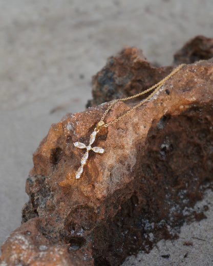 Kreuz Halskette Liora mit funkelnden Zirkonia - Gold