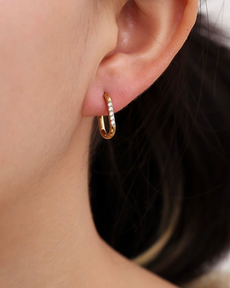 Schlichte kleine Ohrringe