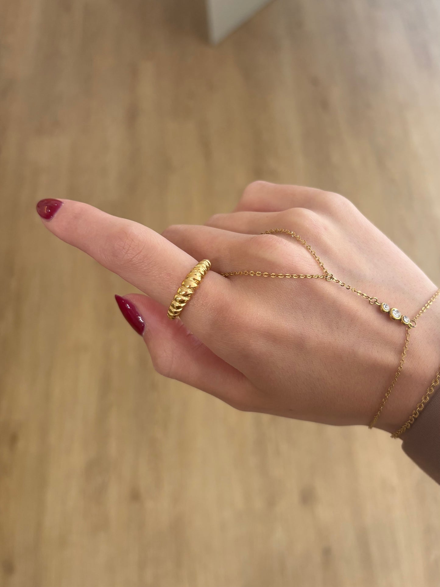 Twisted Glow Ring – Gold