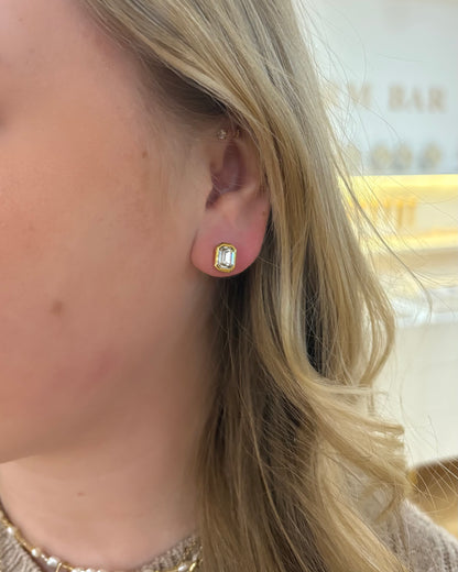 Elegante Stecker Ohrringe mit weißen Stein